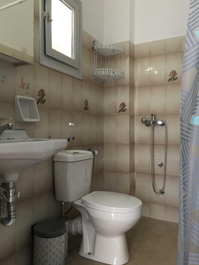 Lalos Rooms Парос Екстериор снимка